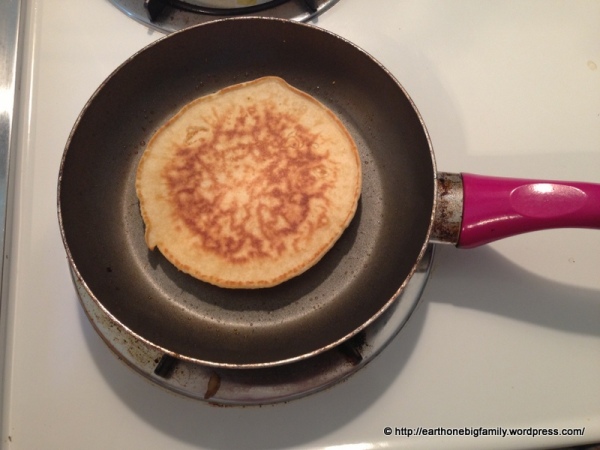 Flip your pancake and cook for another 1-2 min. Pancakes are flipped only once.